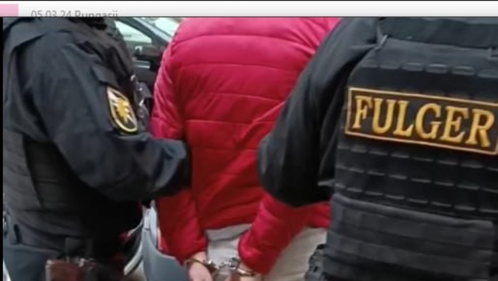 Polițiștii și mascații “Fulger” au destructurat activitatea unui grup infracțional specializat în comiterea pungășiilor